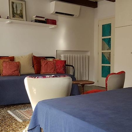 Residenza Emilia Apartment Venesia Bagian luar foto