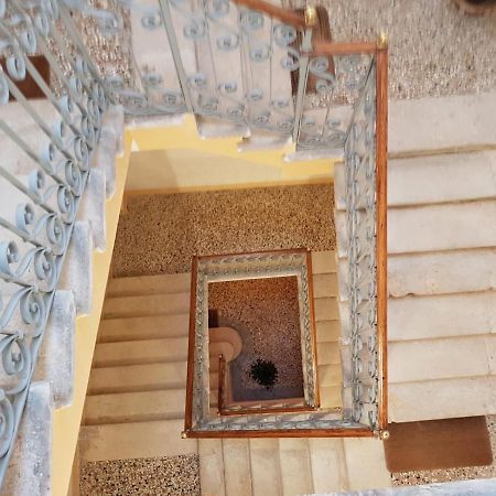Residenza Emilia Apartment Venesia Bagian luar foto