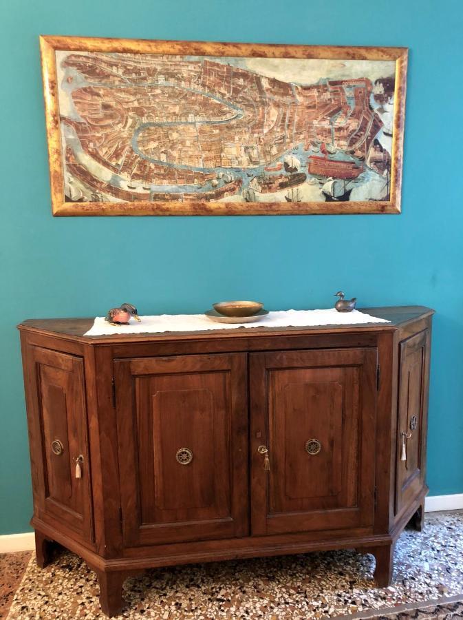Residenza Emilia Apartment Venesia Bagian luar foto
