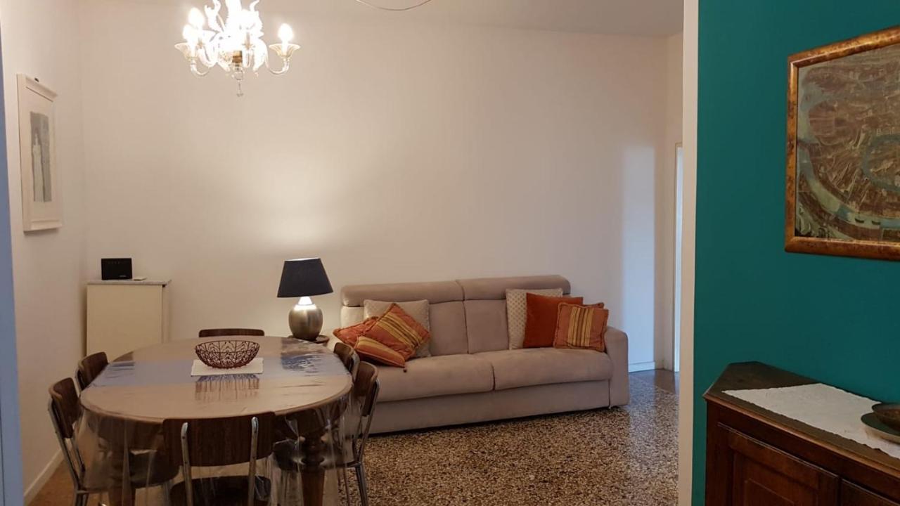 Residenza Emilia Apartment Venesia Bagian luar foto