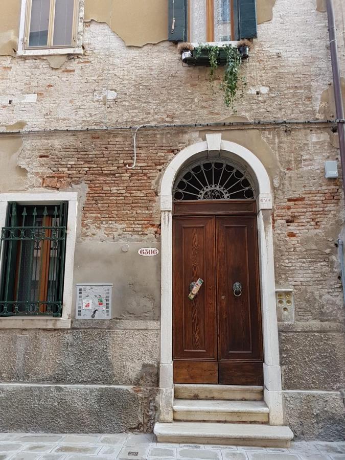 Residenza Emilia Apartment Venesia Bagian luar foto