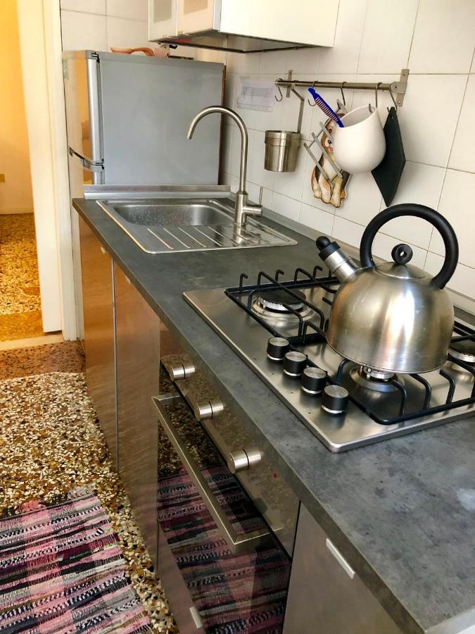Residenza Emilia Apartment Venesia Bagian luar foto